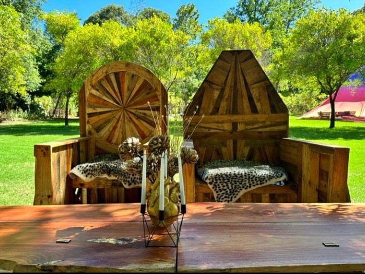 Wooden throne design